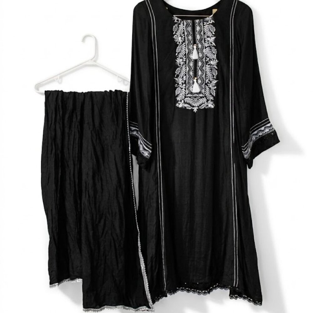 Elegant Black Embroidered 2-Piece Kurta Set with Tassels & Lace Trim Medium